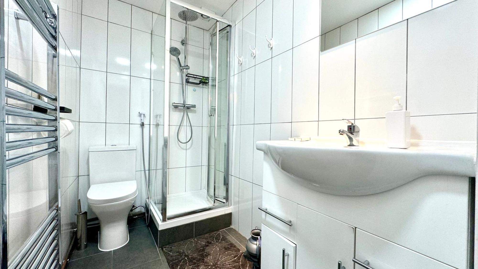 Stylish 2 Bedroom By Ali Appartement *