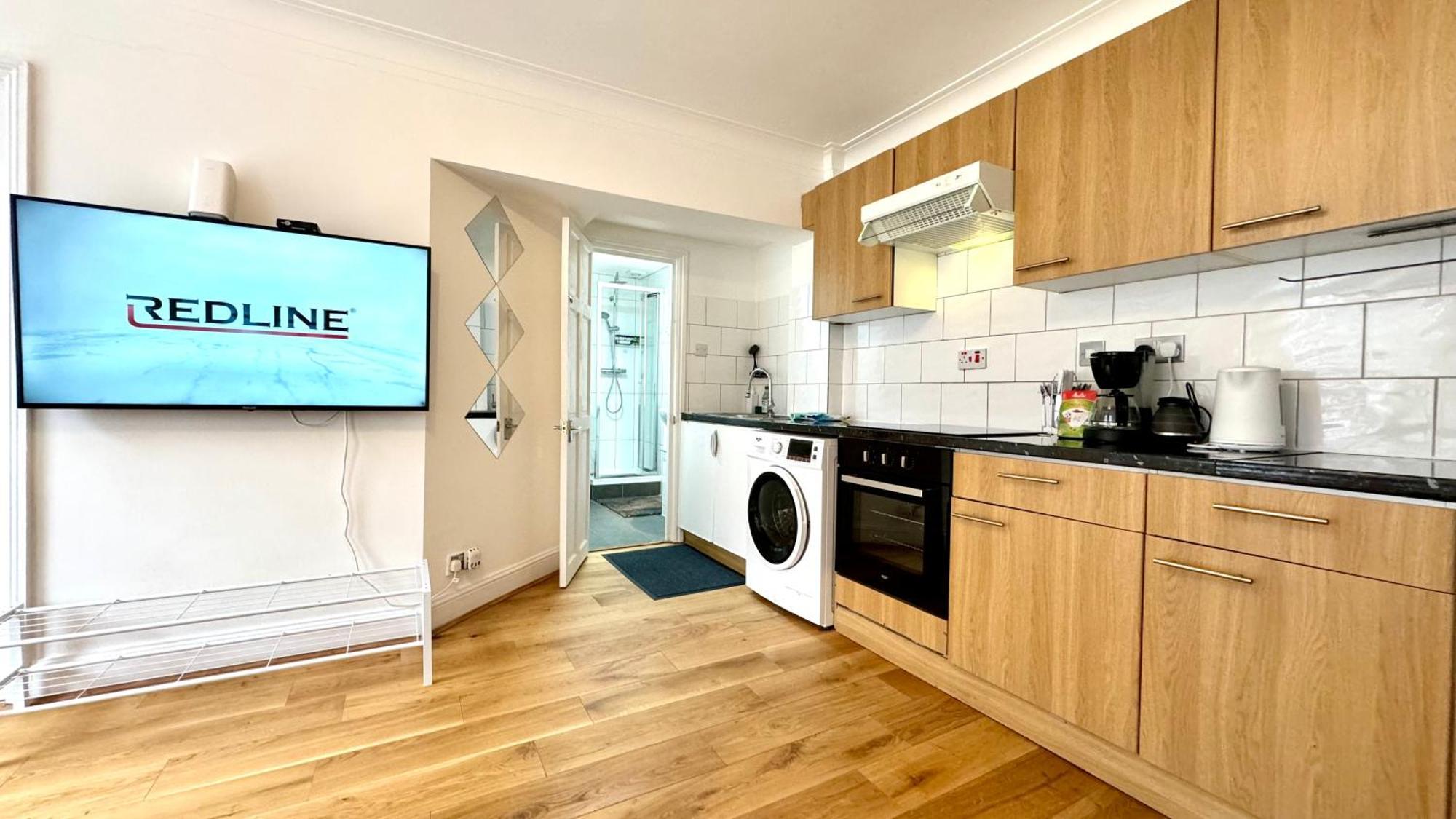 Stylish 2 Bedroom By Ali Appartement